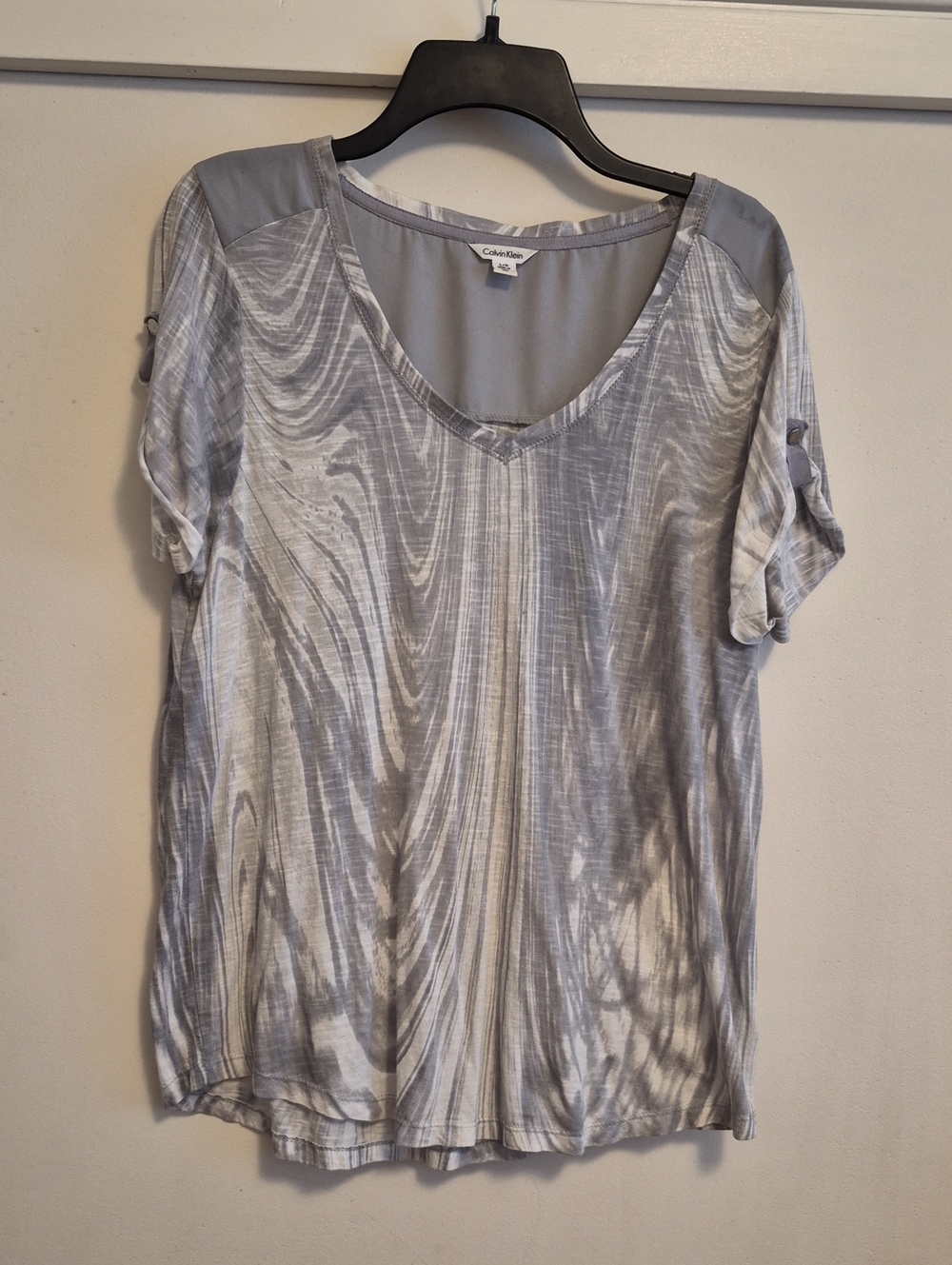 Calvin Klein Marble-Print Gray V-Neck Short Sleeve Top